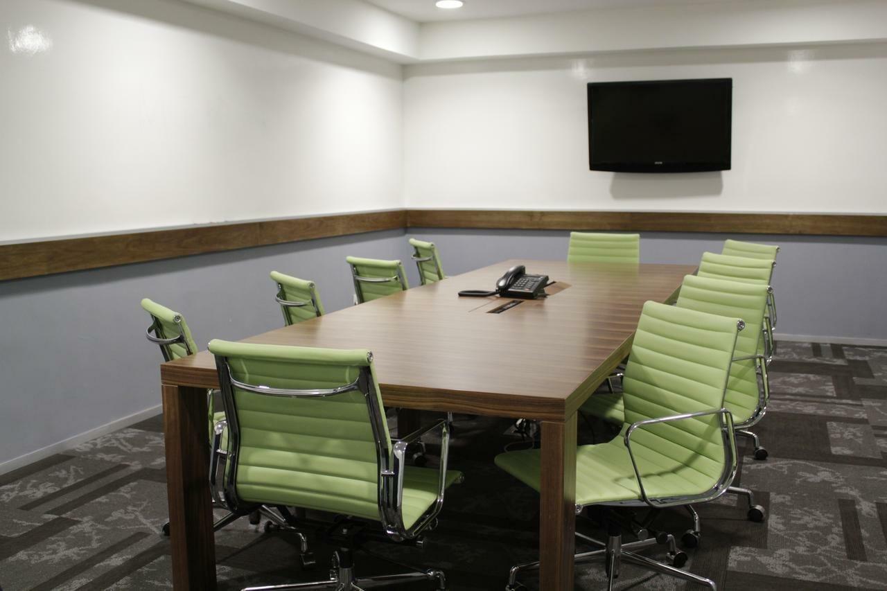 Casa Inn Premium Hotel Queretaro Miranda Extérieur photo A meeting room at the University of Westminster