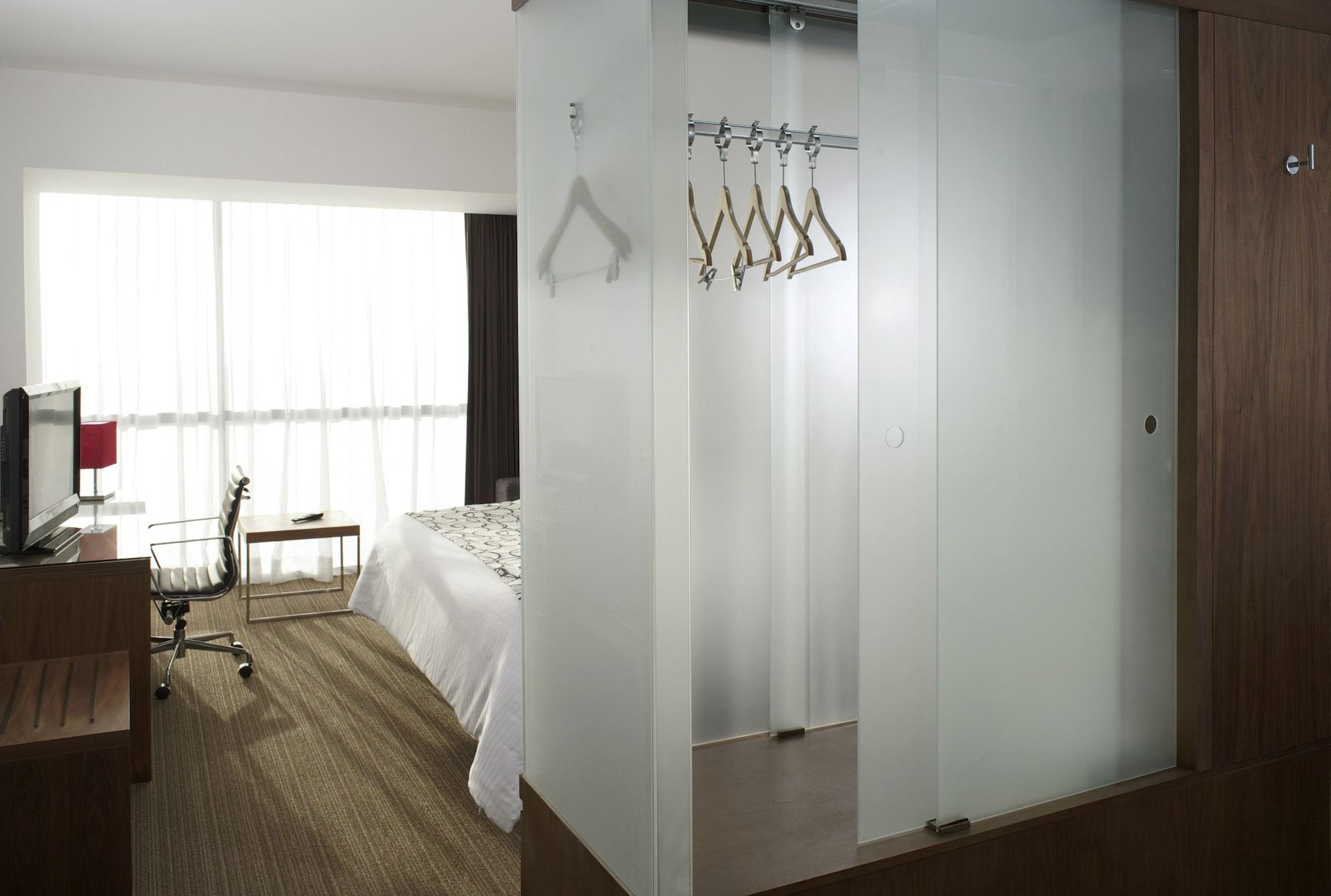 Casa Inn Premium Hotel Queretaro Miranda Extérieur photo A sliding door