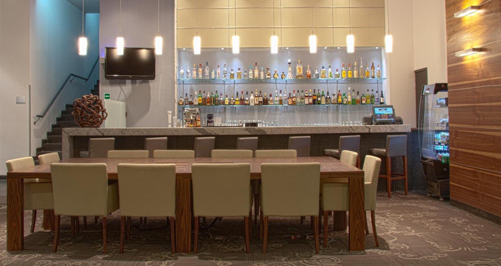 Casa Inn Premium Hotel Queretaro Miranda Extérieur photo The bar at the lounge