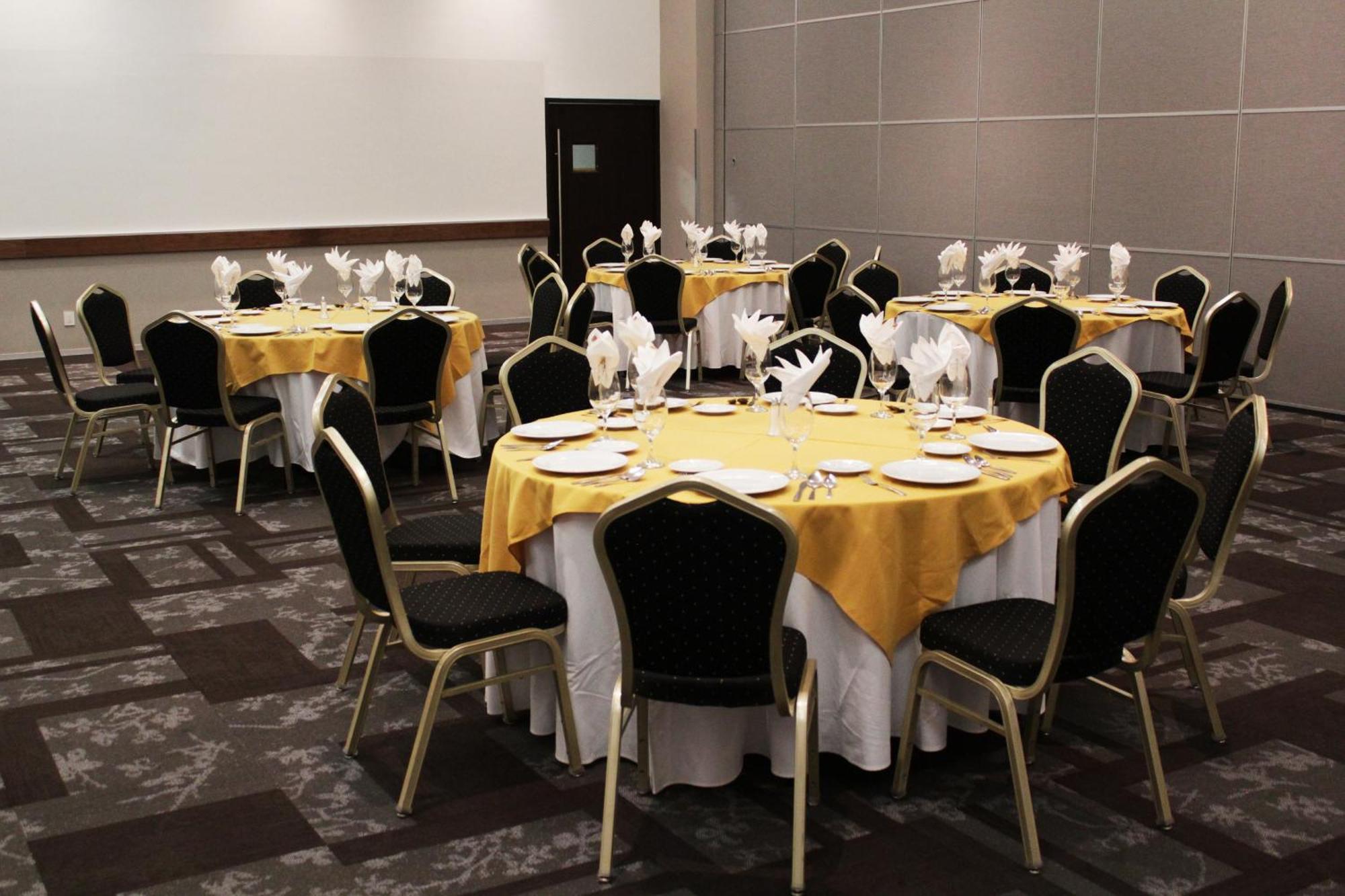 Casa Inn Premium Hotel Queretaro Miranda Extérieur photo Banquet Hall