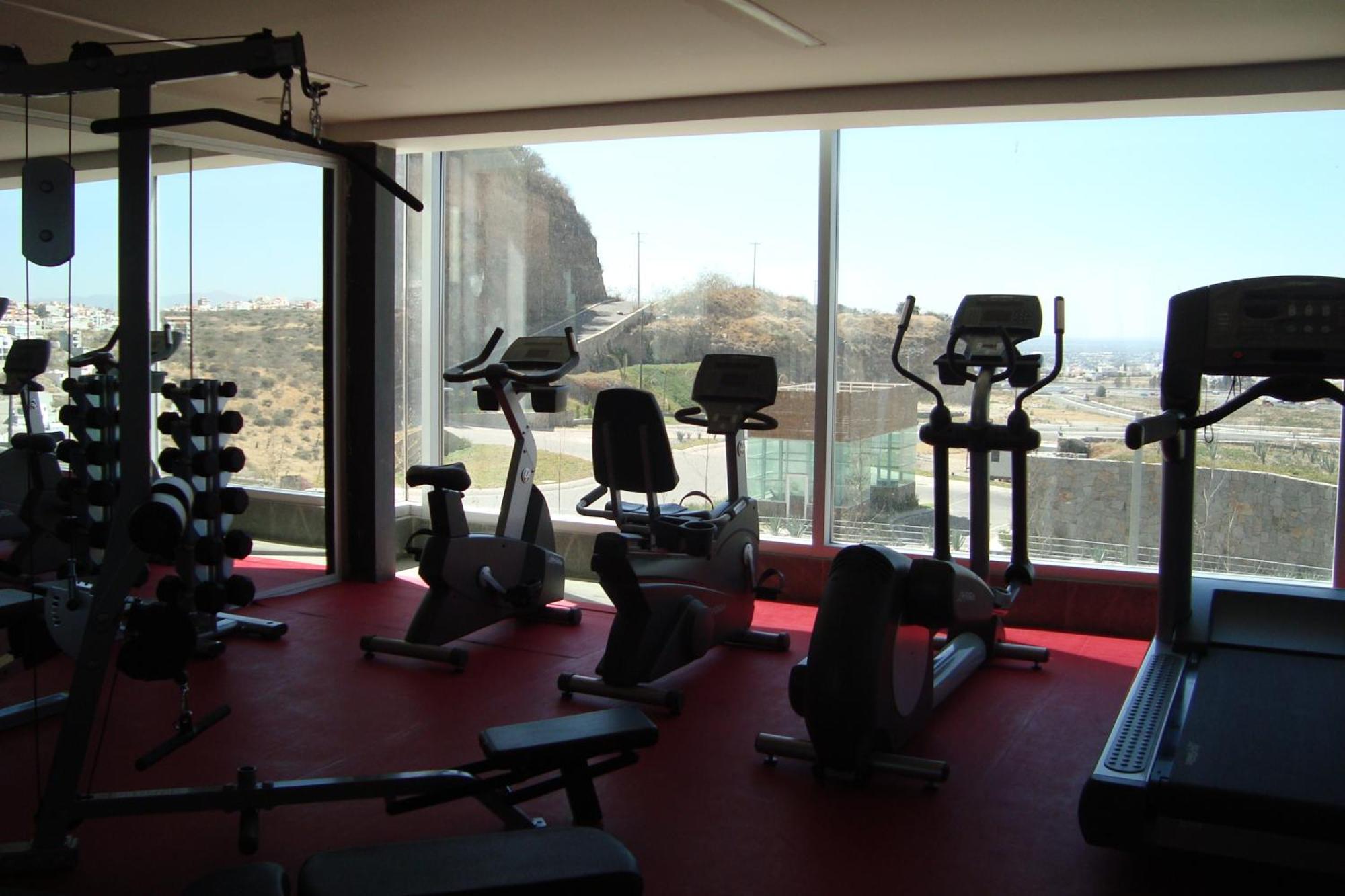 Casa Inn Premium Hotel Queretaro Miranda Extérieur photo A gym in Athens, Greece