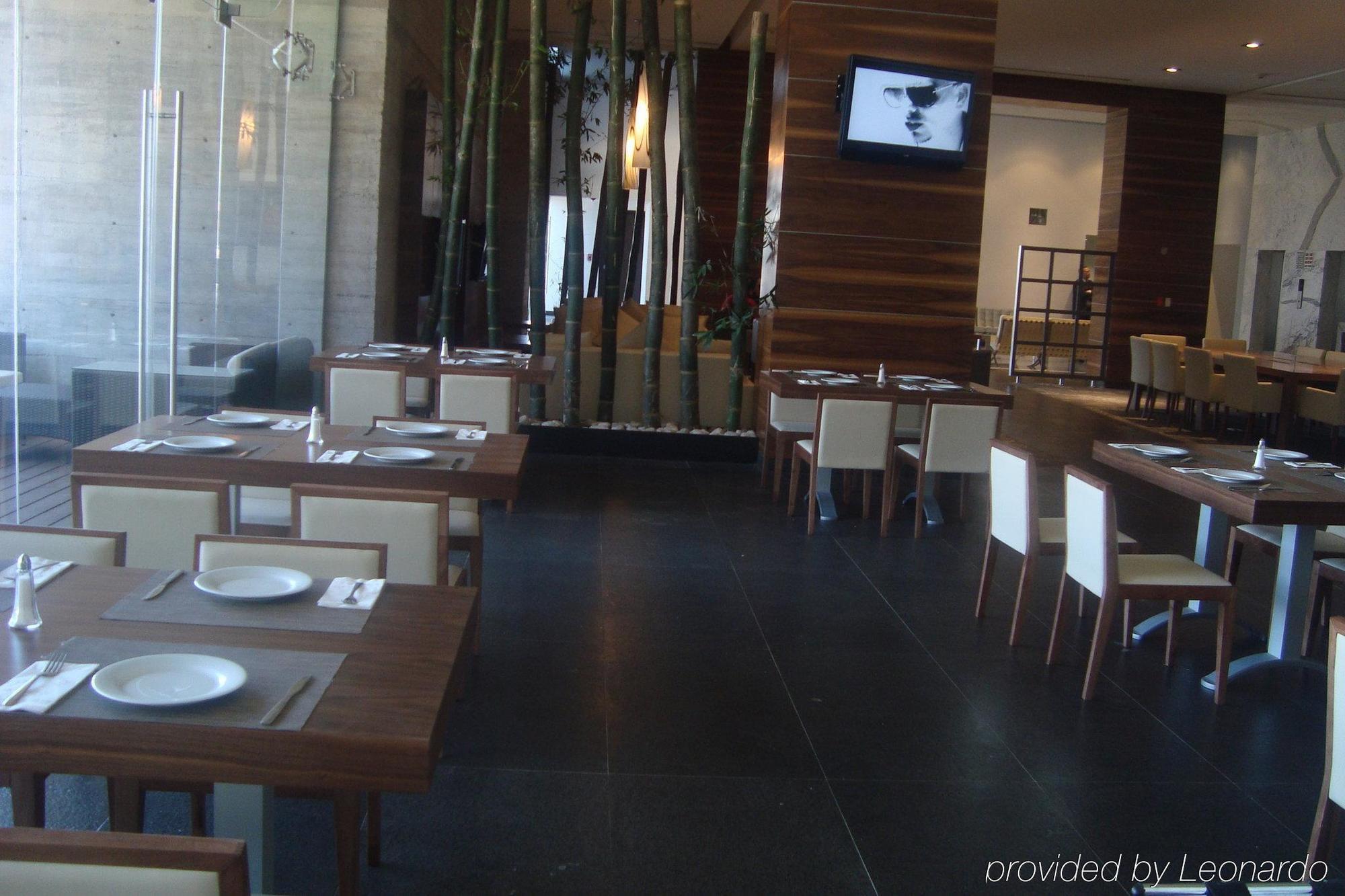 Casa Inn Premium Hotel Queretaro Miranda Extérieur photo The interior of the restaurant