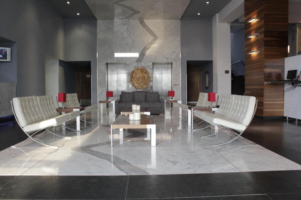 Casa Inn Premium Hotel Queretaro Miranda Extérieur photo The lobby of the hotel