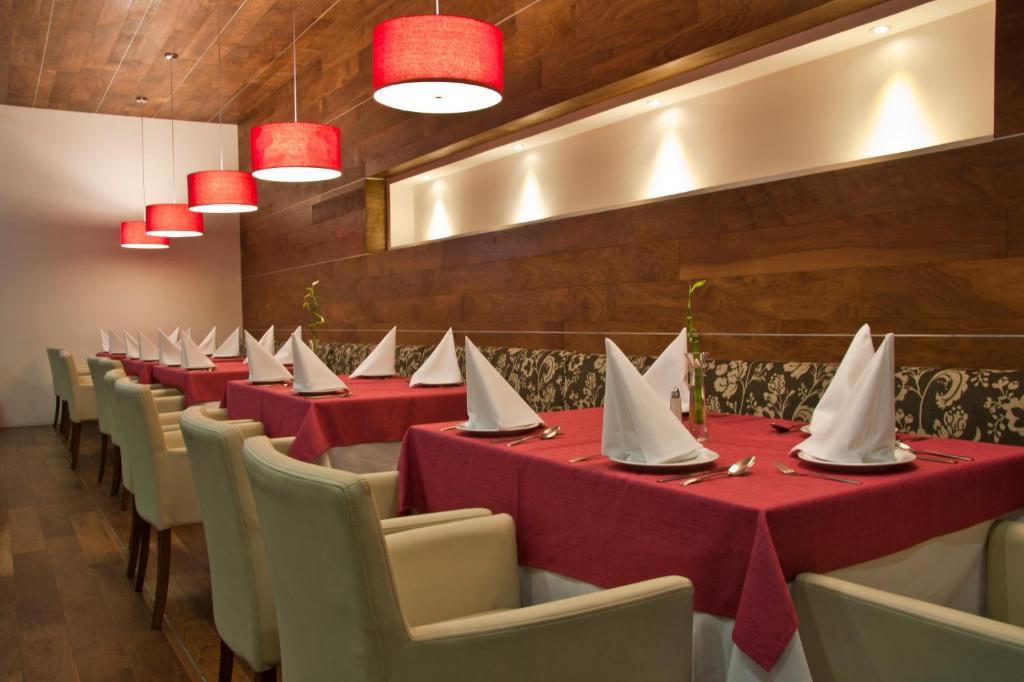 Casa Inn Premium Hotel Queretaro Miranda Extérieur photo Restaurant interior